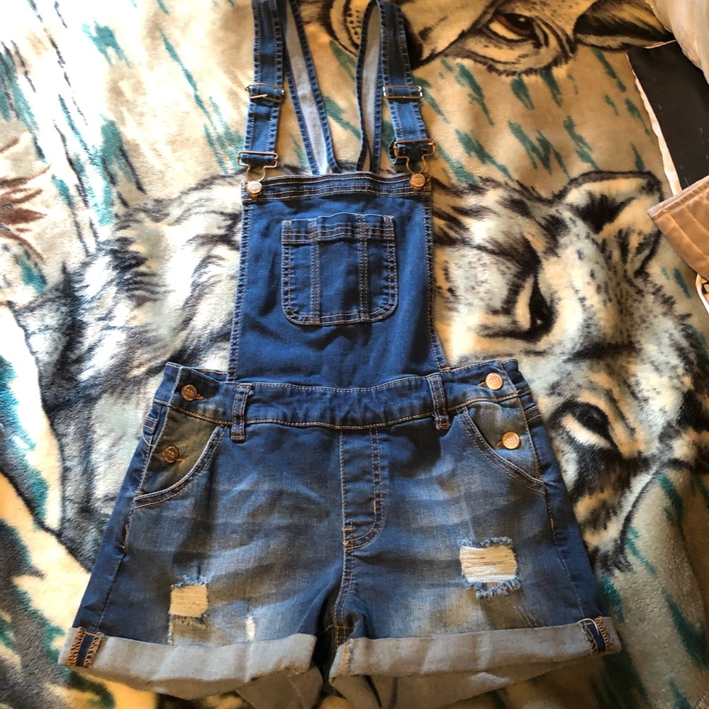 Overall shorts